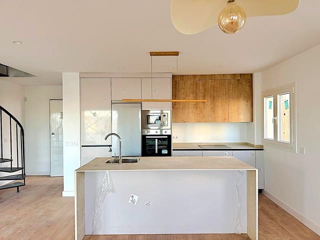 3 bedroom Flat for sale in El Palo, Málaga city - € 420,000 (Ref: 10094179)