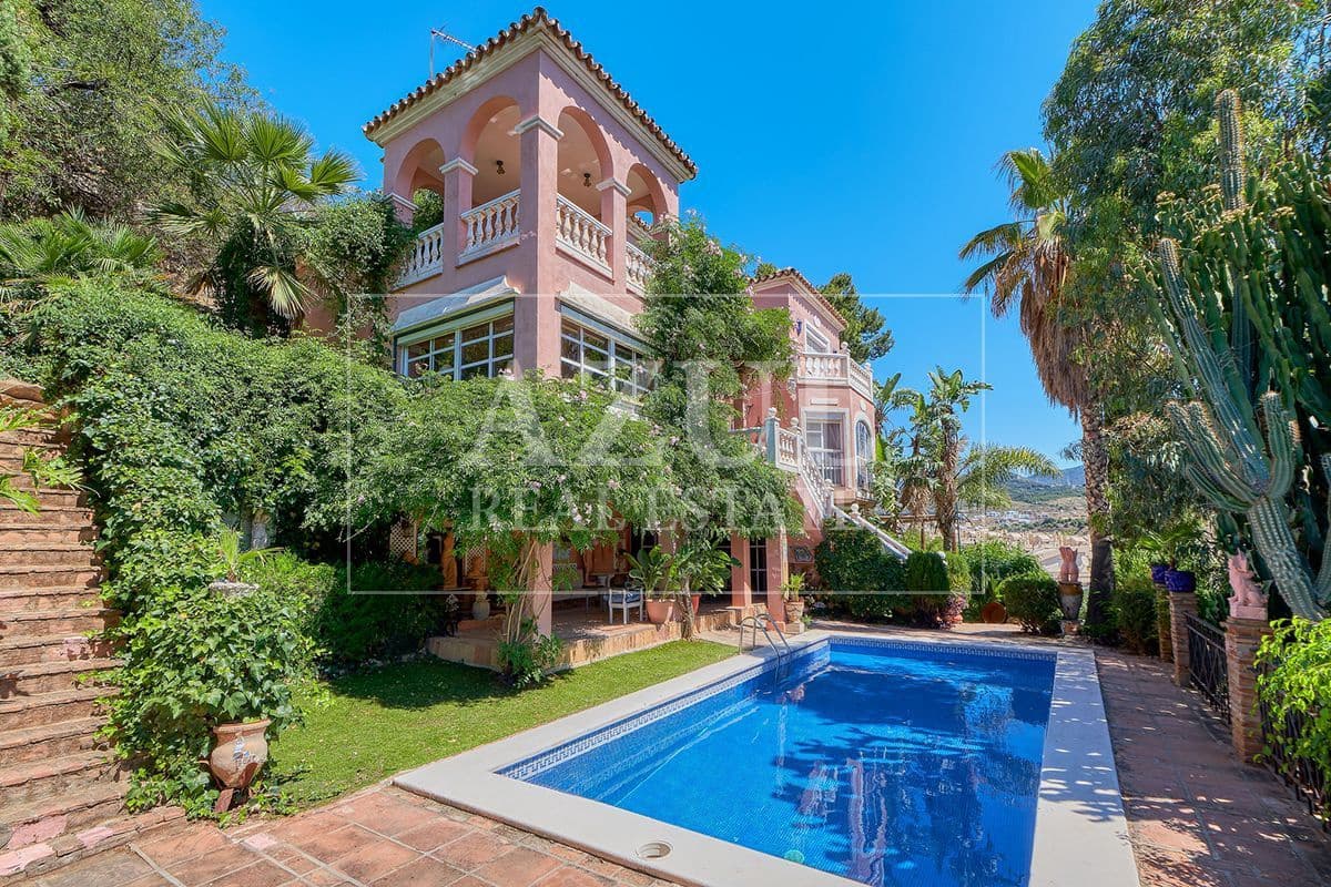 5 bedroom Villa for sale in Malaga city with pool garage - € 1,995,000 (Ref: 10118732)