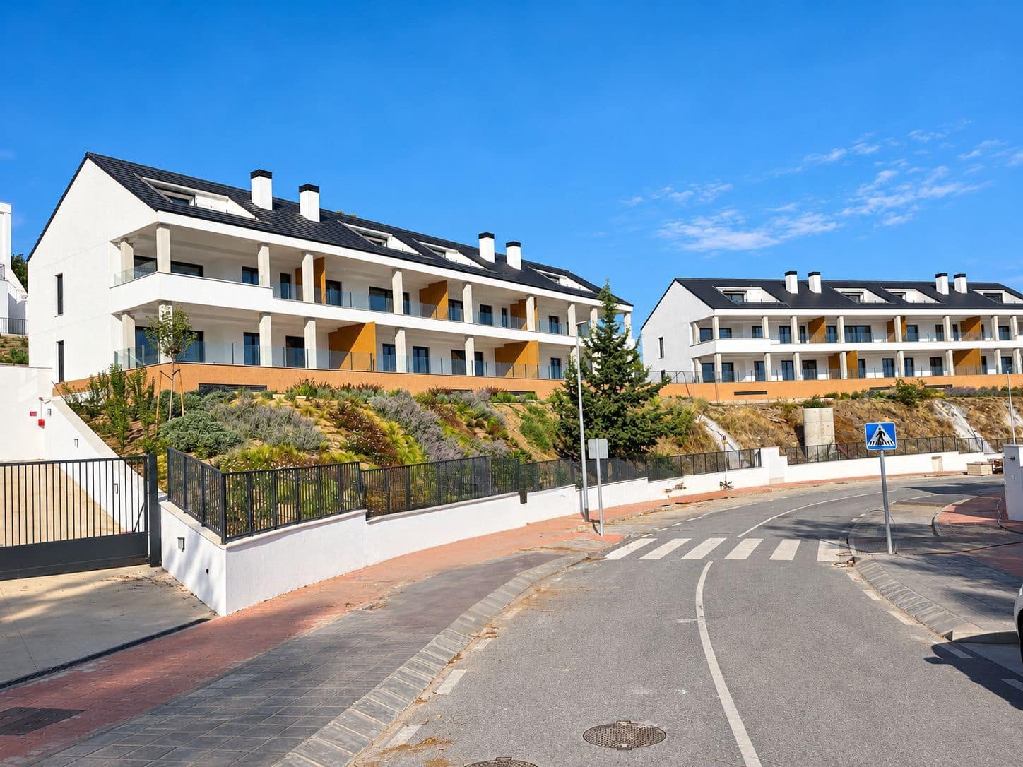 2 bedroom Penthouse for sale in Benalmadena Costa with pool garage - € 648,000 (Ref: 10157207)