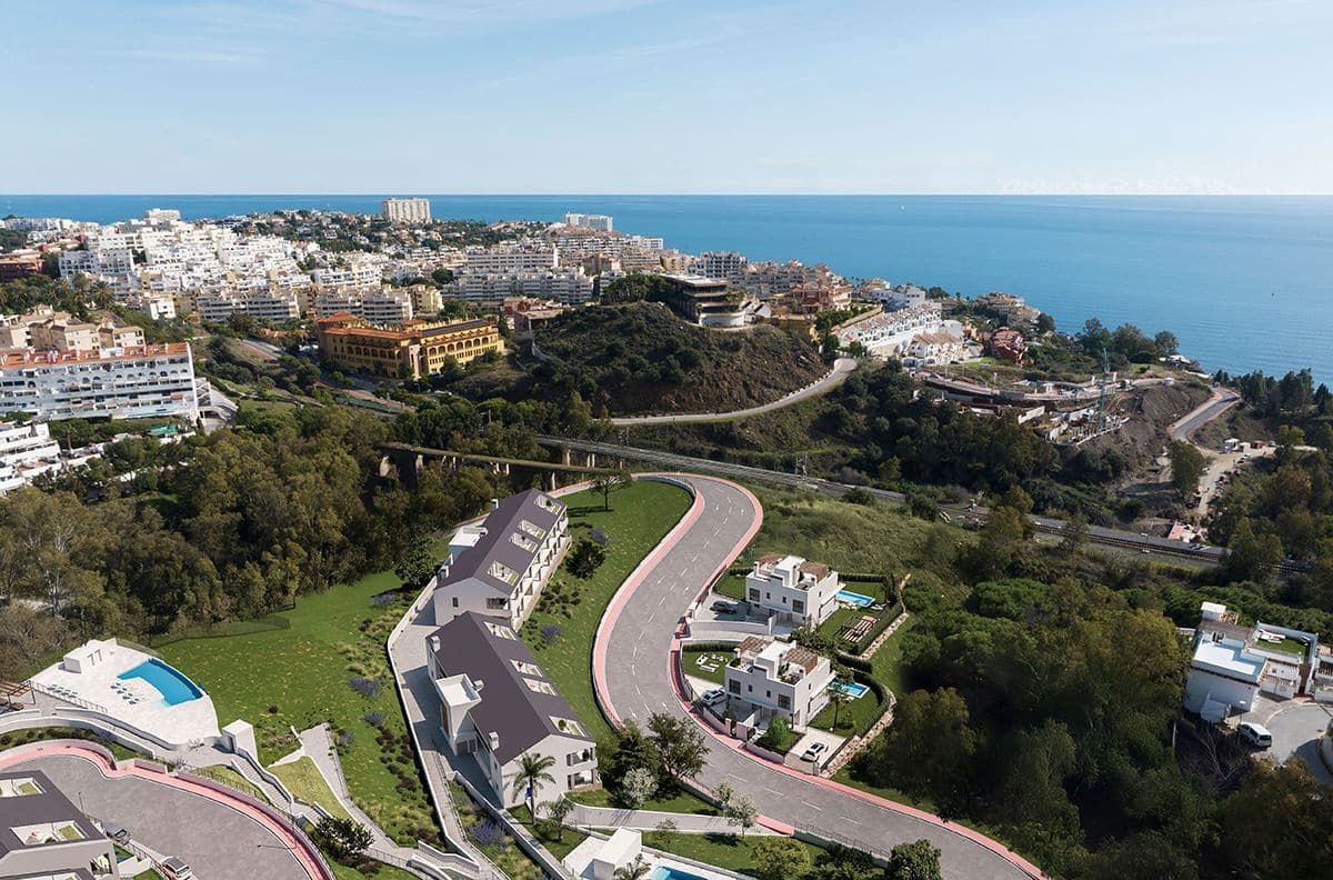 3 soverom Kjedet enebolig til salgs i Benalmadena Costa med svømmebasseng garasje - € 998 000 (Ref: 10157209)