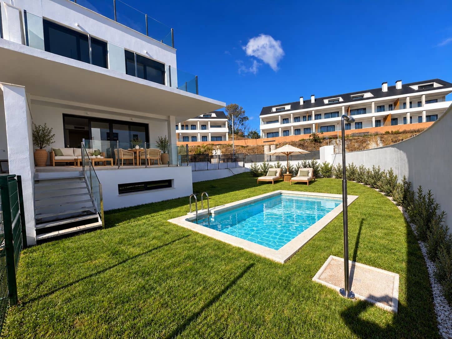 3 bedroom Semi-detached Villa for sale in Benalmadena Costa with pool garage - € 998,000 (Ref: 10157209)