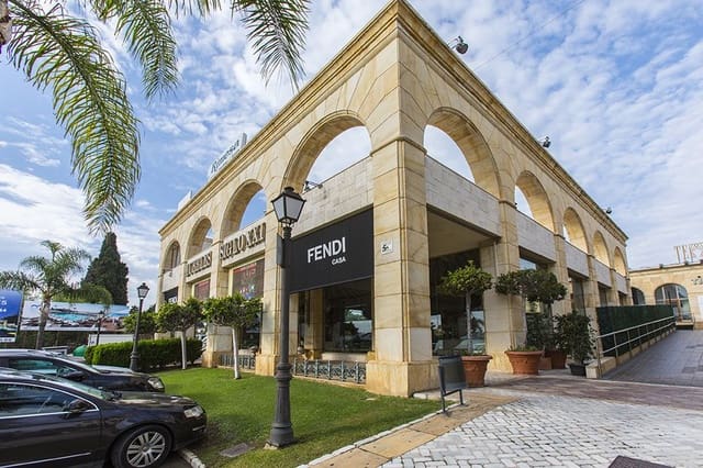 Commercieel te koop in Marbella - € 4.200.000 (Ref: 5669875)