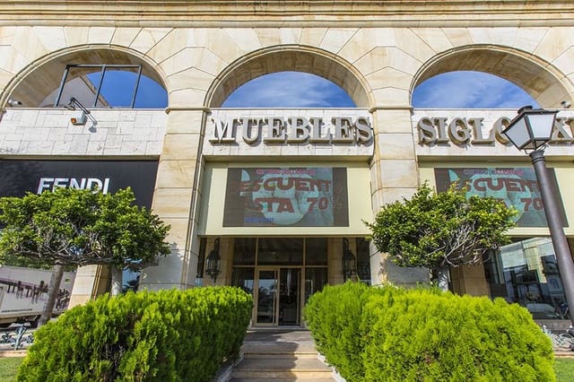 Commercieel te koop in Marbella - € 4.200.000 (Ref: 5669875)