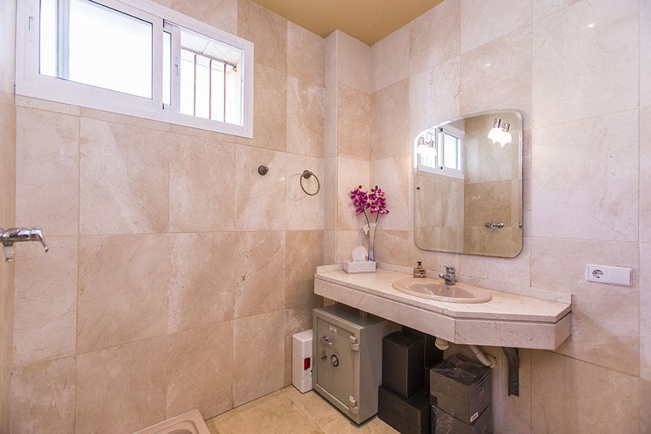 Erhverv til salg i Marbella - € 4.200.000 (Ref: 5669875)