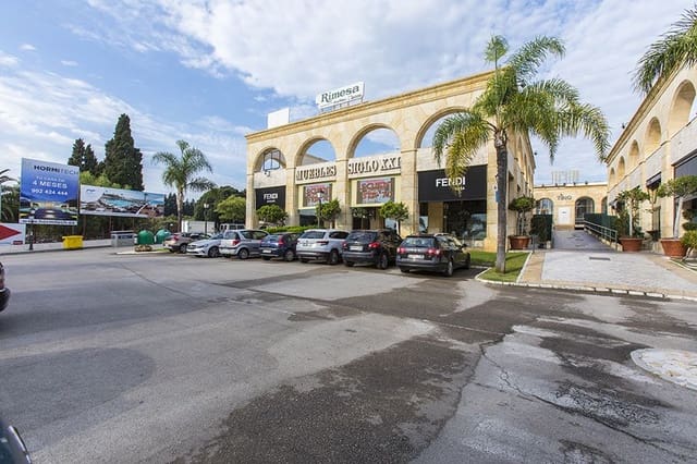 Commercieel te koop in Marbella - € 4.200.000 (Ref: 5669875)