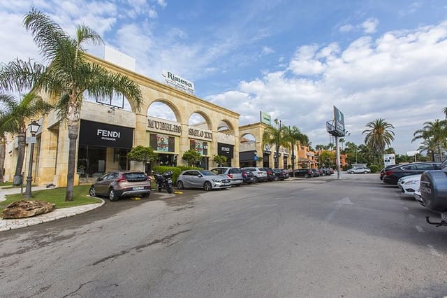 Commercieel te koop in Marbella - € 4.200.000 (Ref: 5669875)