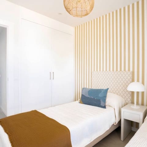 2 makuuhuone Asunto myytävänä paikassa Almerimar, El Ejido mukana uima-altaan 
autotalli - 244 000 € (Ref: 7180859)