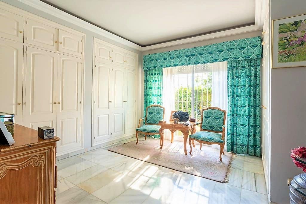 4 soverom Villa til salgs i Malaga by med svømmebasseng garasje - € 1 280 000 (Ref: 7344670)