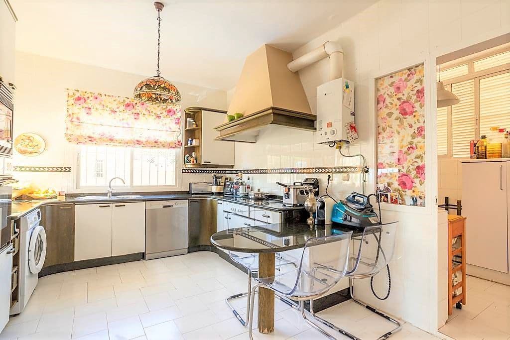 4 soverom Villa til salgs i Malaga by med svømmebasseng garasje - € 1 280 000 (Ref: 7344670)