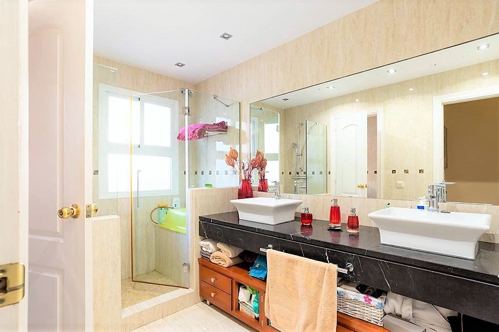 4 soverom Villa til salgs i Malaga by med svømmebasseng garasje - € 1 280 000 (Ref: 7344670)