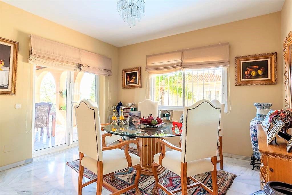 4 soverom Villa til salgs i Malaga by med svømmebasseng garasje - € 1 280 000 (Ref: 7344670)