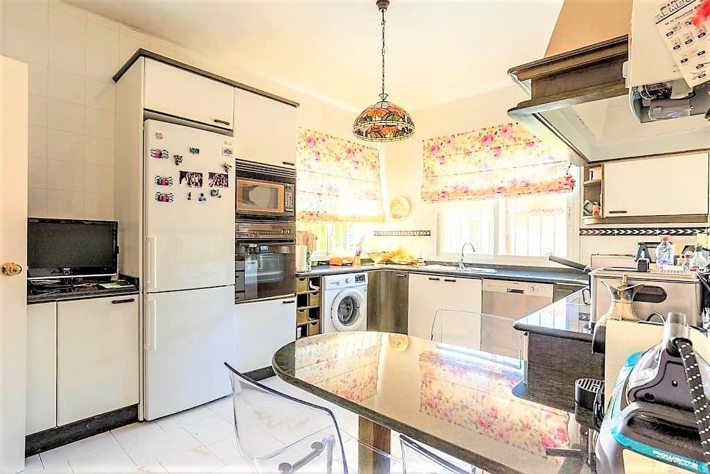 4 soverom Villa til salgs i Malaga by med svømmebasseng garasje - € 1 280 000 (Ref: 7344670)