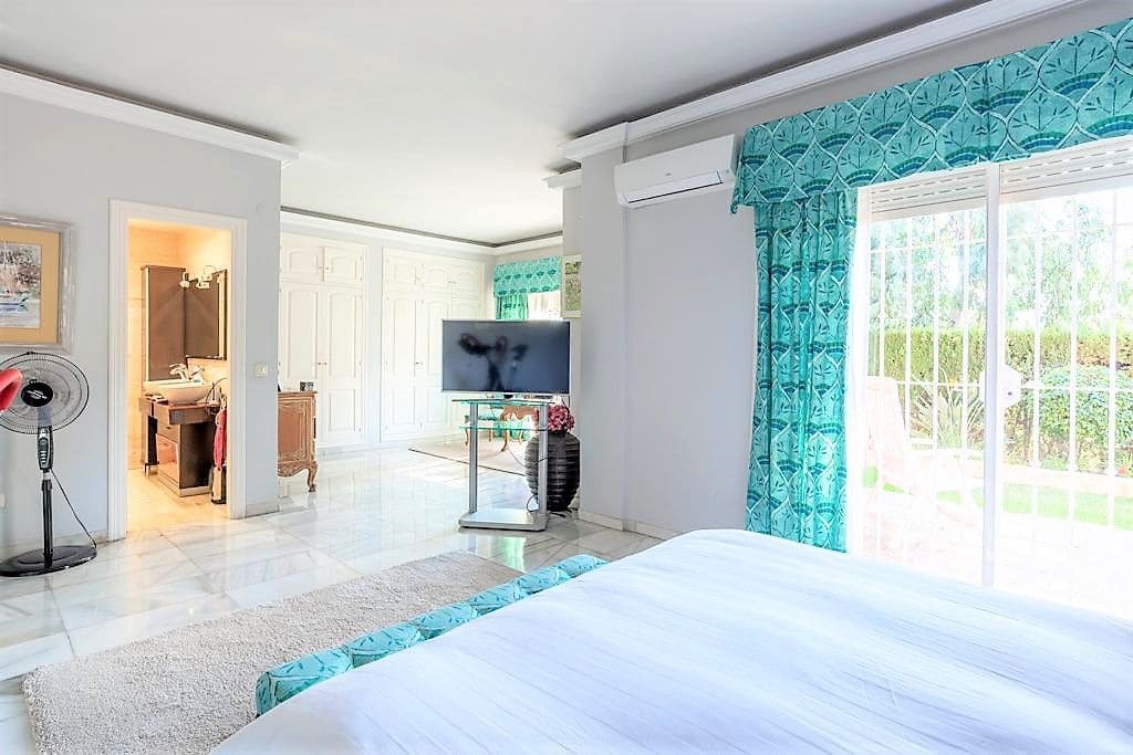 4 soverom Villa til salgs i Malaga by med svømmebasseng garasje - € 1 280 000 (Ref: 7344670)