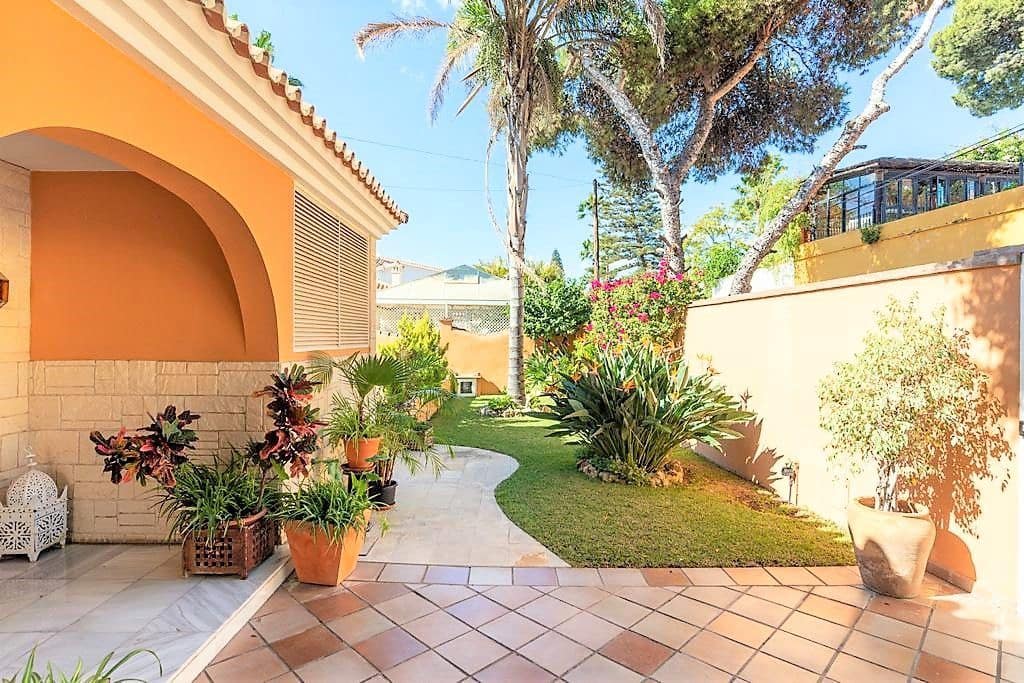 4 soverom Villa til salgs i Malaga by med svømmebasseng garasje - € 1 280 000 (Ref: 7344670)