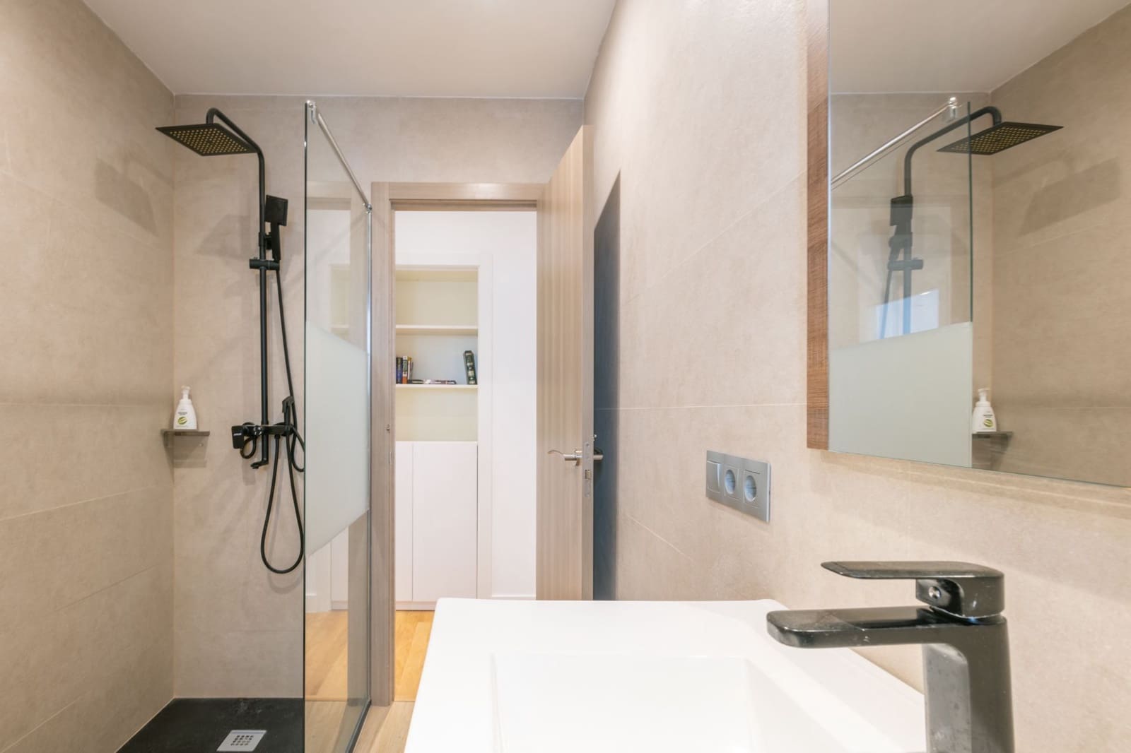 4 makuuhuone Asunto vuokrattavana paikassa Malaga kaupunki mukana 
autotalli - 3 500 € (Ref: 7747936)