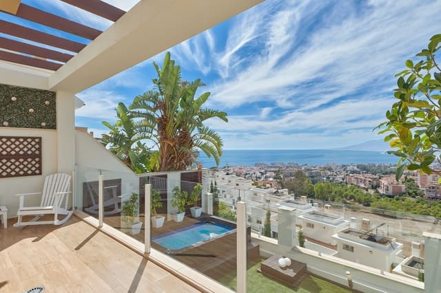 5 soveværelse Semi-Rækkehus til salg i Málaga by med swimmingpool garage - € 995.000 (Ref: 7798668)