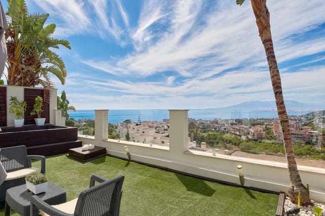 5 soveværelse Semi-Rækkehus til salg i Málaga by med swimmingpool garage - € 995.000 (Ref: 7798668)