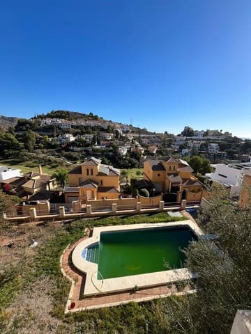 4 slaapkamer Villa te koop in Málaga stad met zwembad garage - € 890.000 (Ref: 8969953)