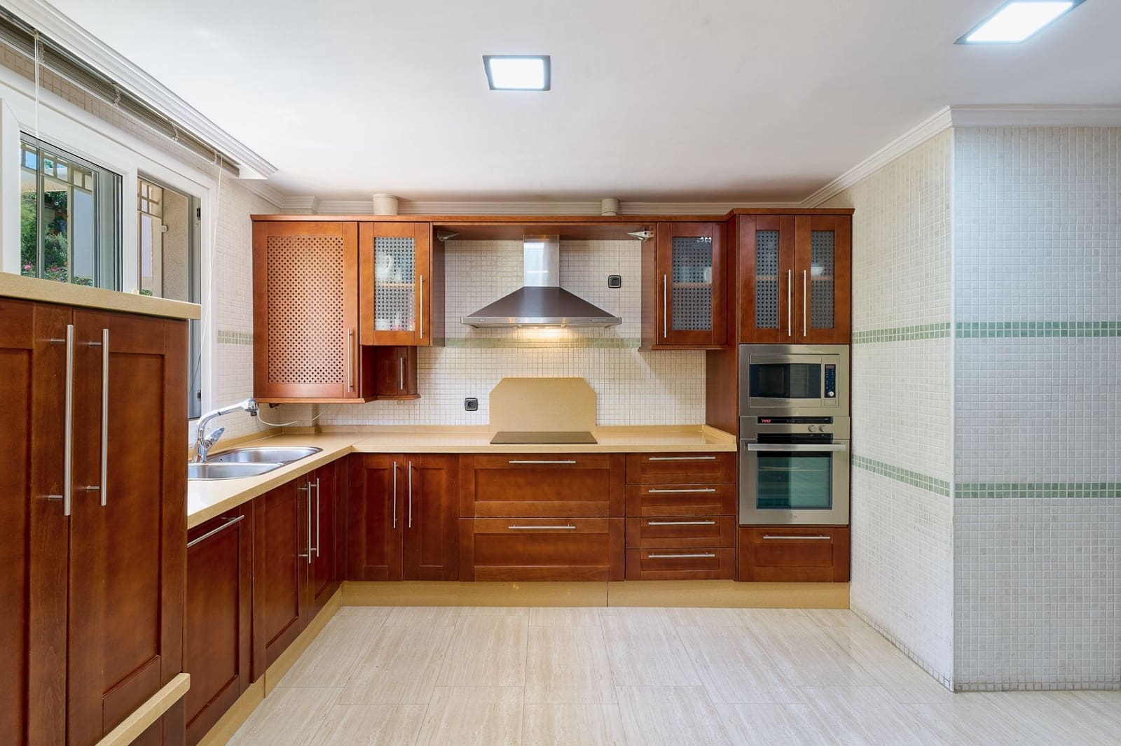 3 slaapkamer Flat te koop in Malaga stad met zwembad garage - € 650.000 (Ref: 9162043)