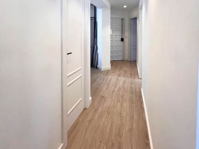 Piso de 3 habitaciones en Málaga ciudad en venta - 299.000 € (Ref: 9251850)