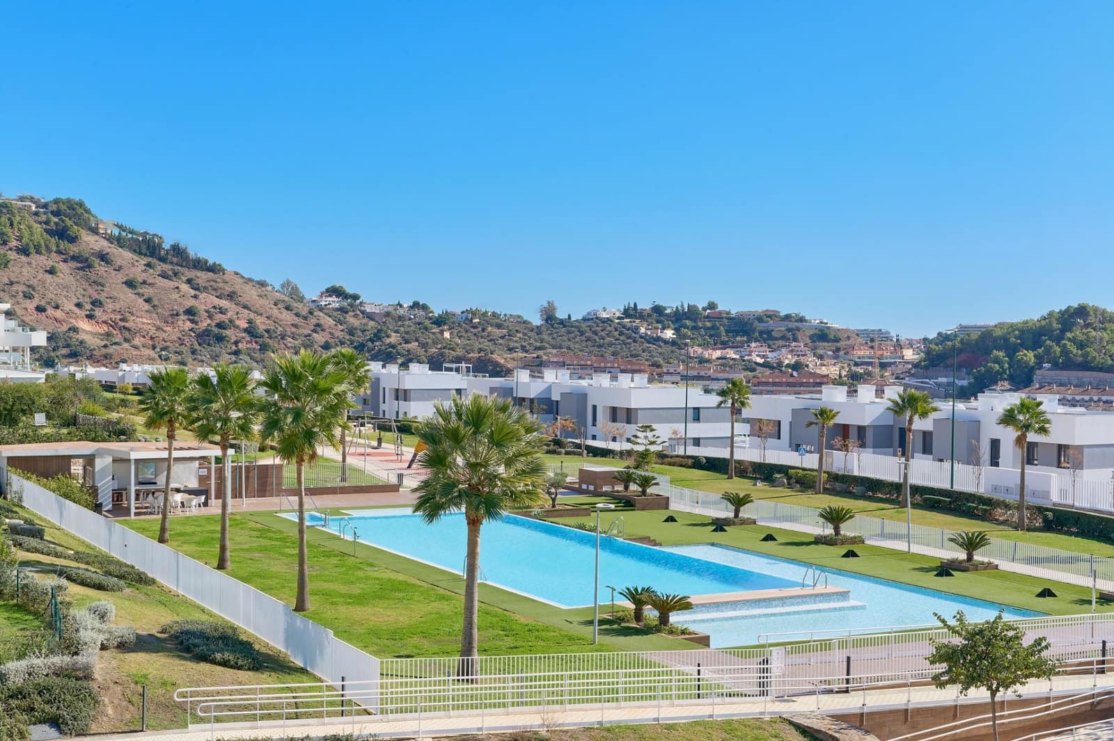 4 slaapkamer Penthouse te koop in Malaga stad met zwembad garage - € 1.300.000 (Ref: 9426881)