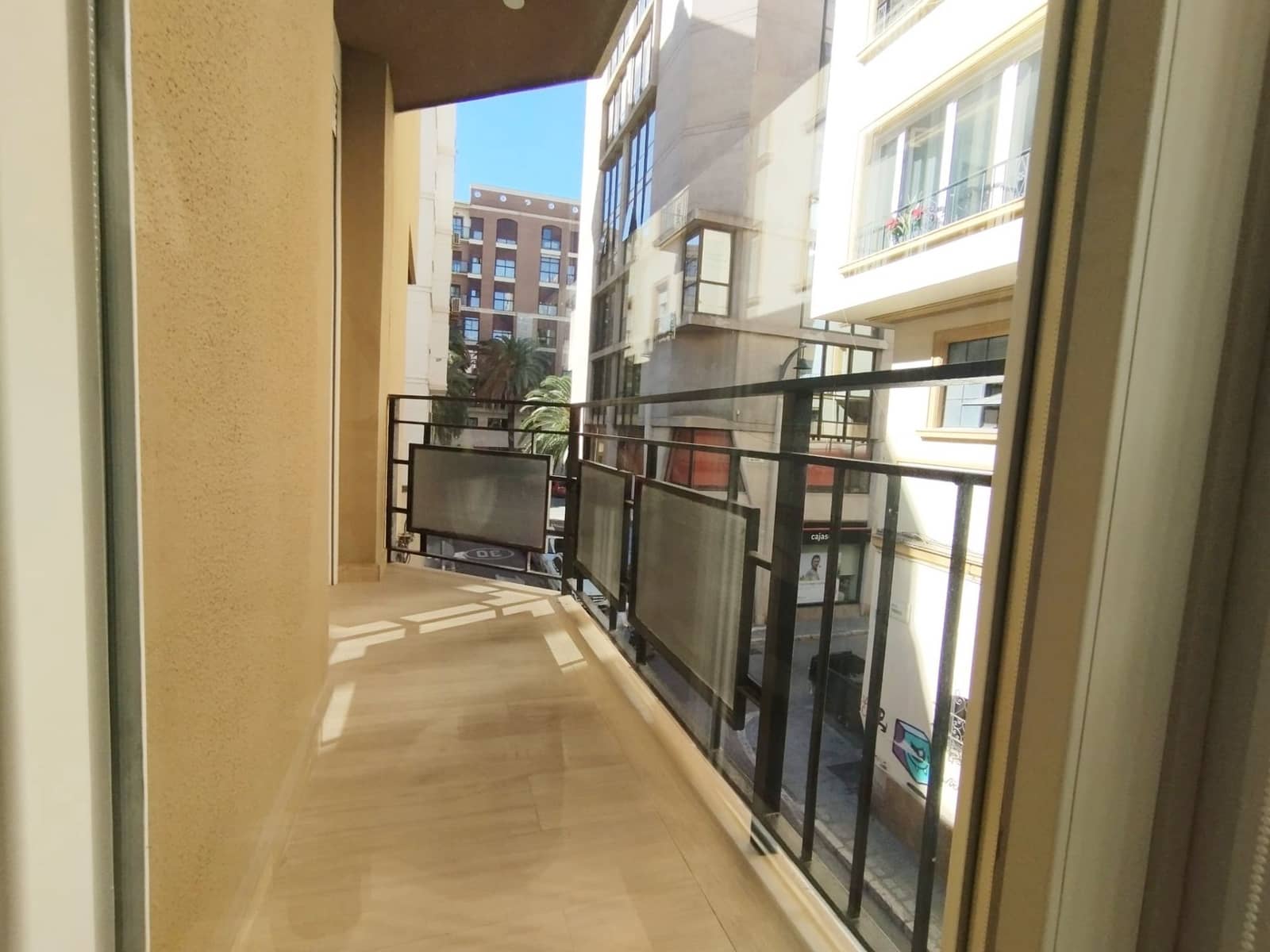 2 slaapkamer Flat te huur in Malaga stad met garage - € 2.000 (Ref: 9436704)