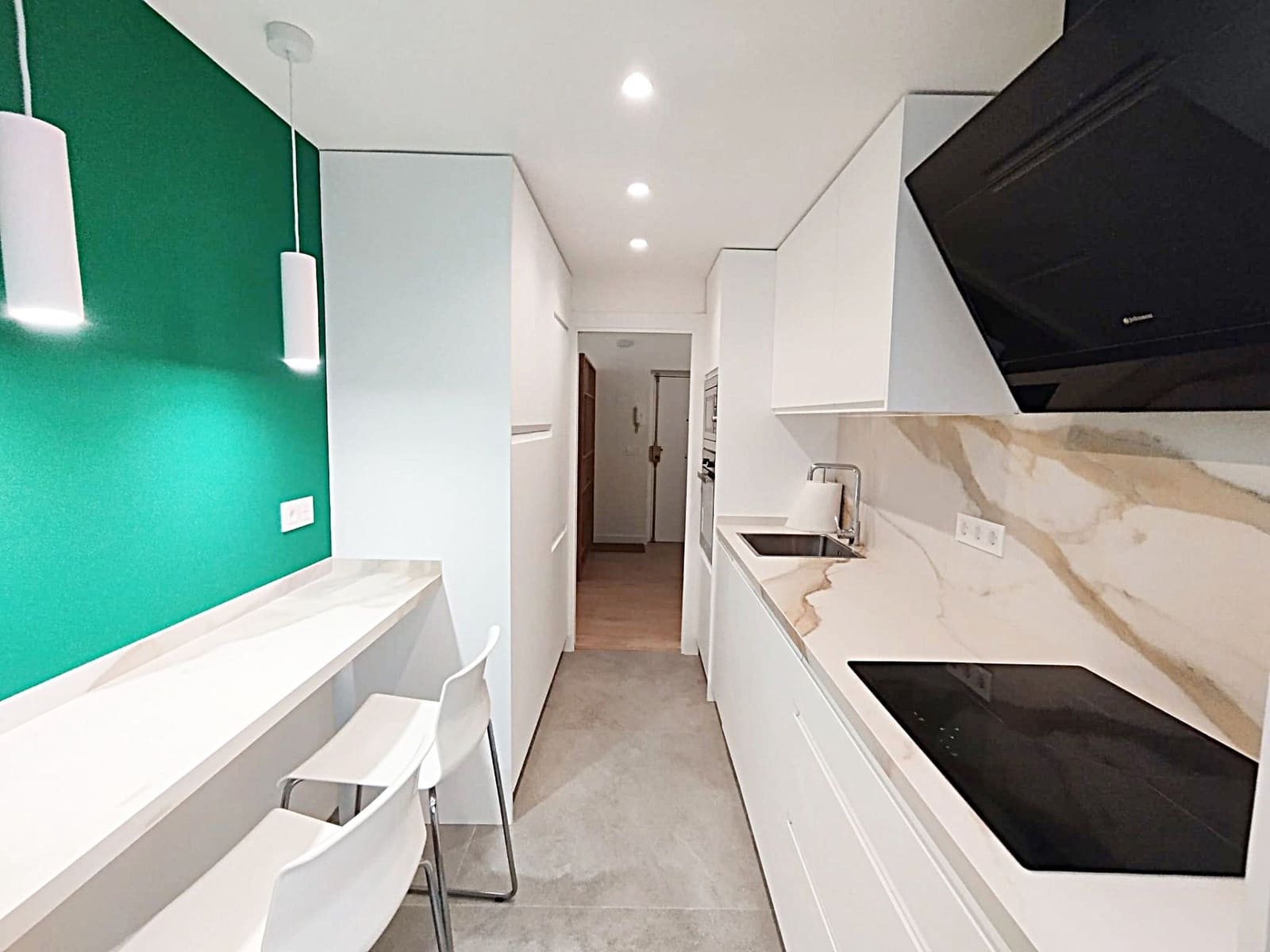 2 slaapkamer Flat te huur in Malaga stad met garage - € 2.000 (Ref: 9436704)