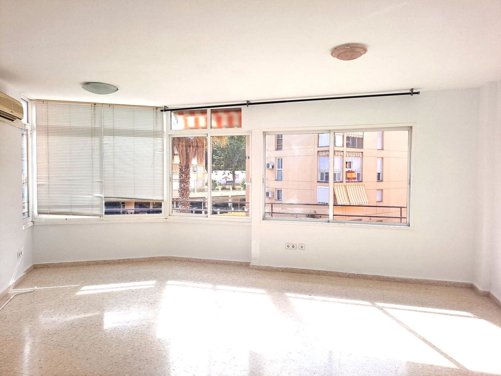 3 makuuhuone Asunto vuokrattavana paikassa Malaga kaupunki mukana uima-altaan - 1 600 € (Ref: 9501852)