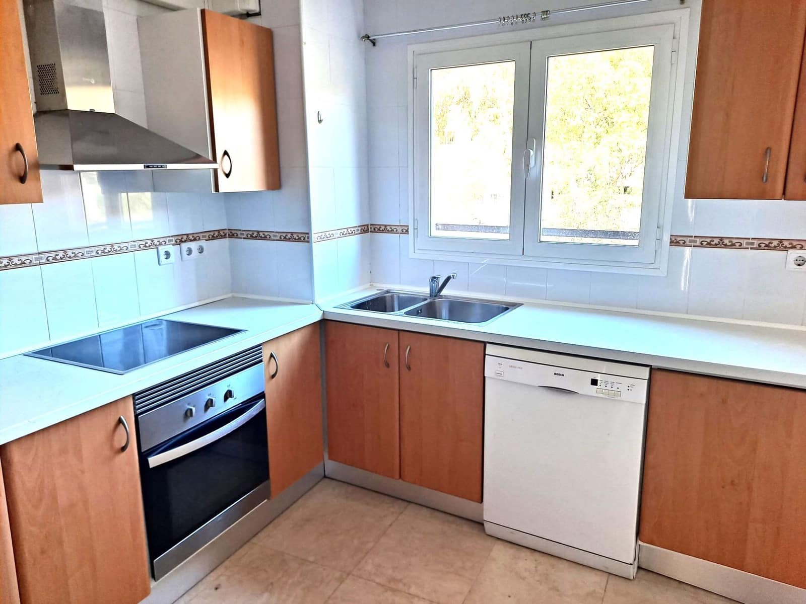 3 makuuhuone Asunto vuokrattavana paikassa Malaga kaupunki mukana uima-altaan - 1 600 € (Ref: 9501852)