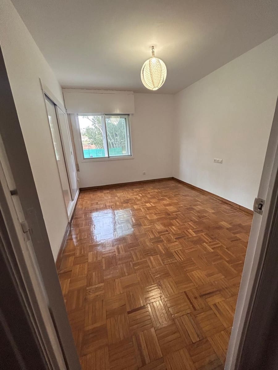 5 quarto Apartamento para arrendar em Malaga cidade com piscina garagem - 2 500 € (Ref: 9540779)