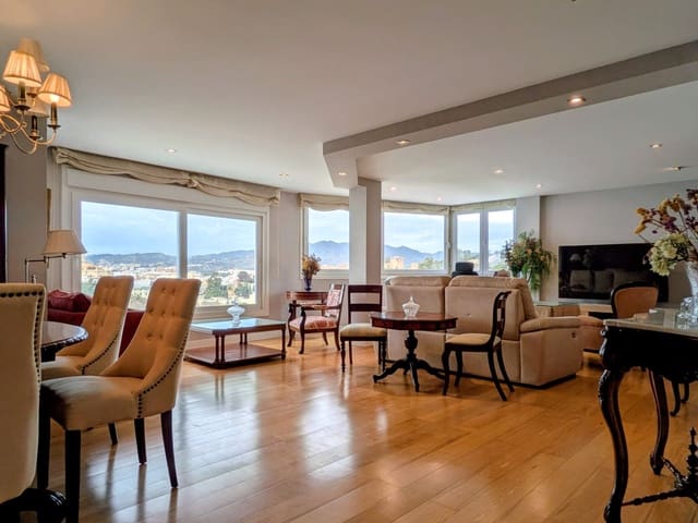 Piso de 3 habitaciones en Málaga ciudad en alquiler con garaje - 5.000 € (Ref: 9540780)