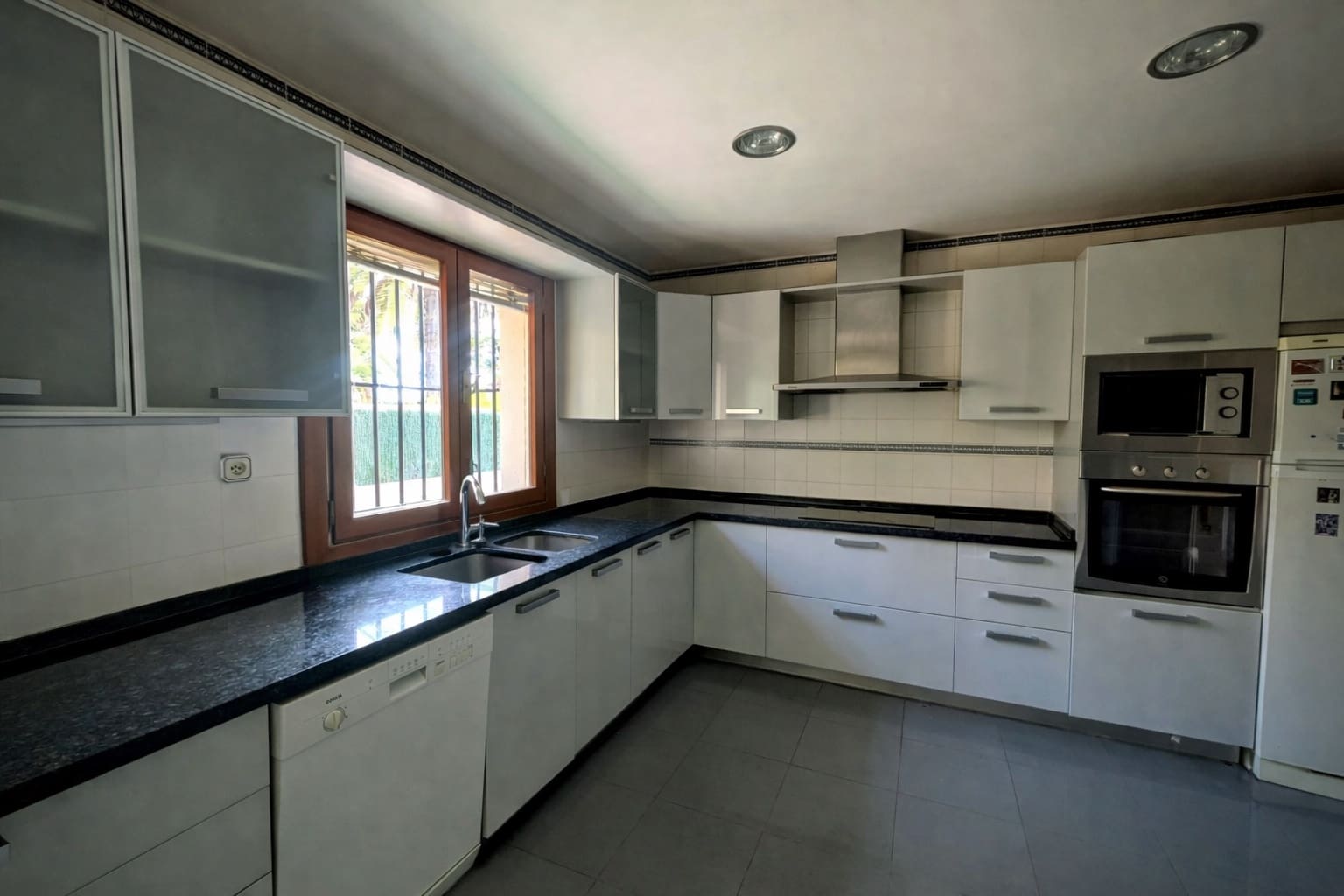 7 soverom Villa til salgs i Malaga by med svømmebasseng garasje - € 1 700 000 (Ref: 9543053)