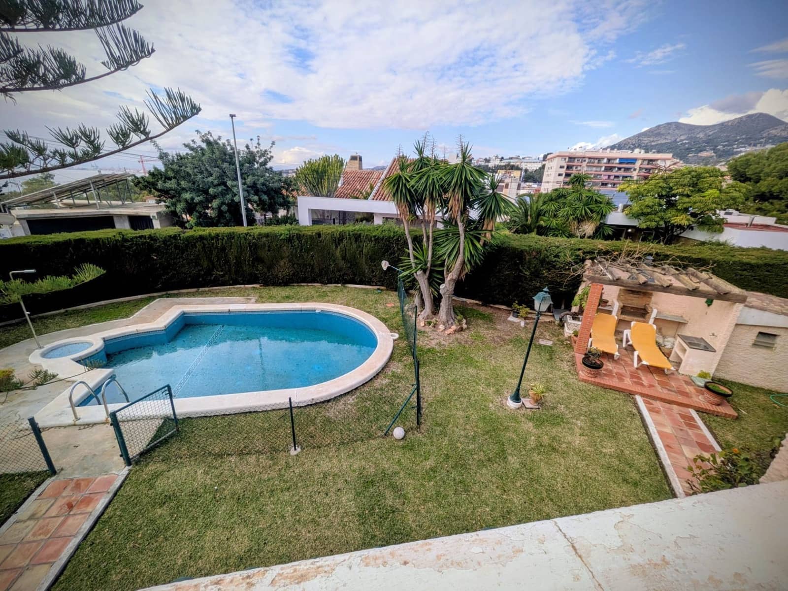 7 soverom Villa til salgs i Malaga by med svømmebasseng garasje - € 1 700 000 (Ref: 9543053)