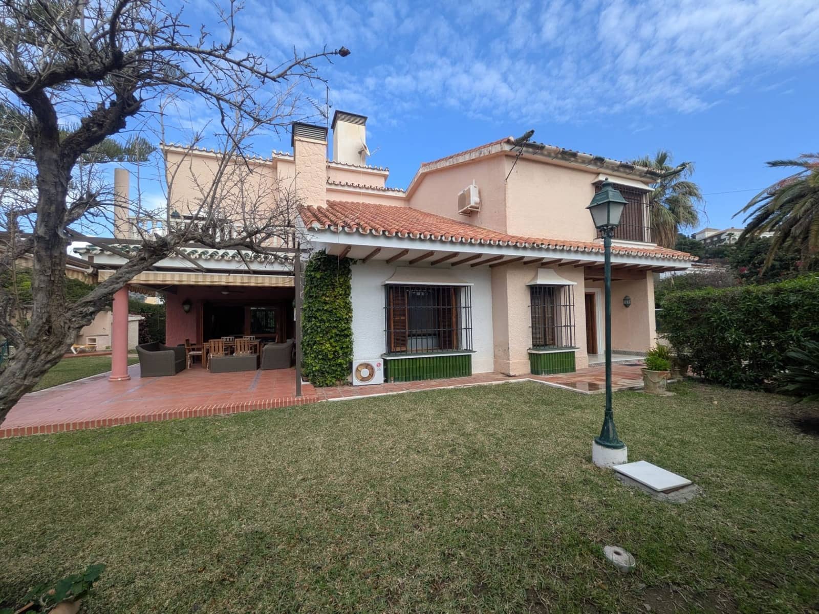 7 soverom Villa til salgs i Malaga by med svømmebasseng garasje - € 1 700 000 (Ref: 9543053)