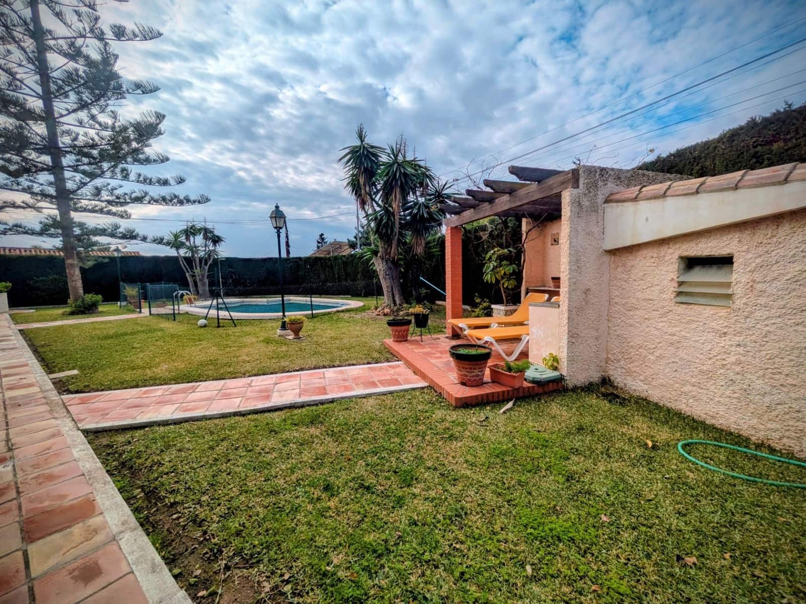 7 soverom Villa til salgs i Malaga by med svømmebasseng garasje - € 1 700 000 (Ref: 9543053)