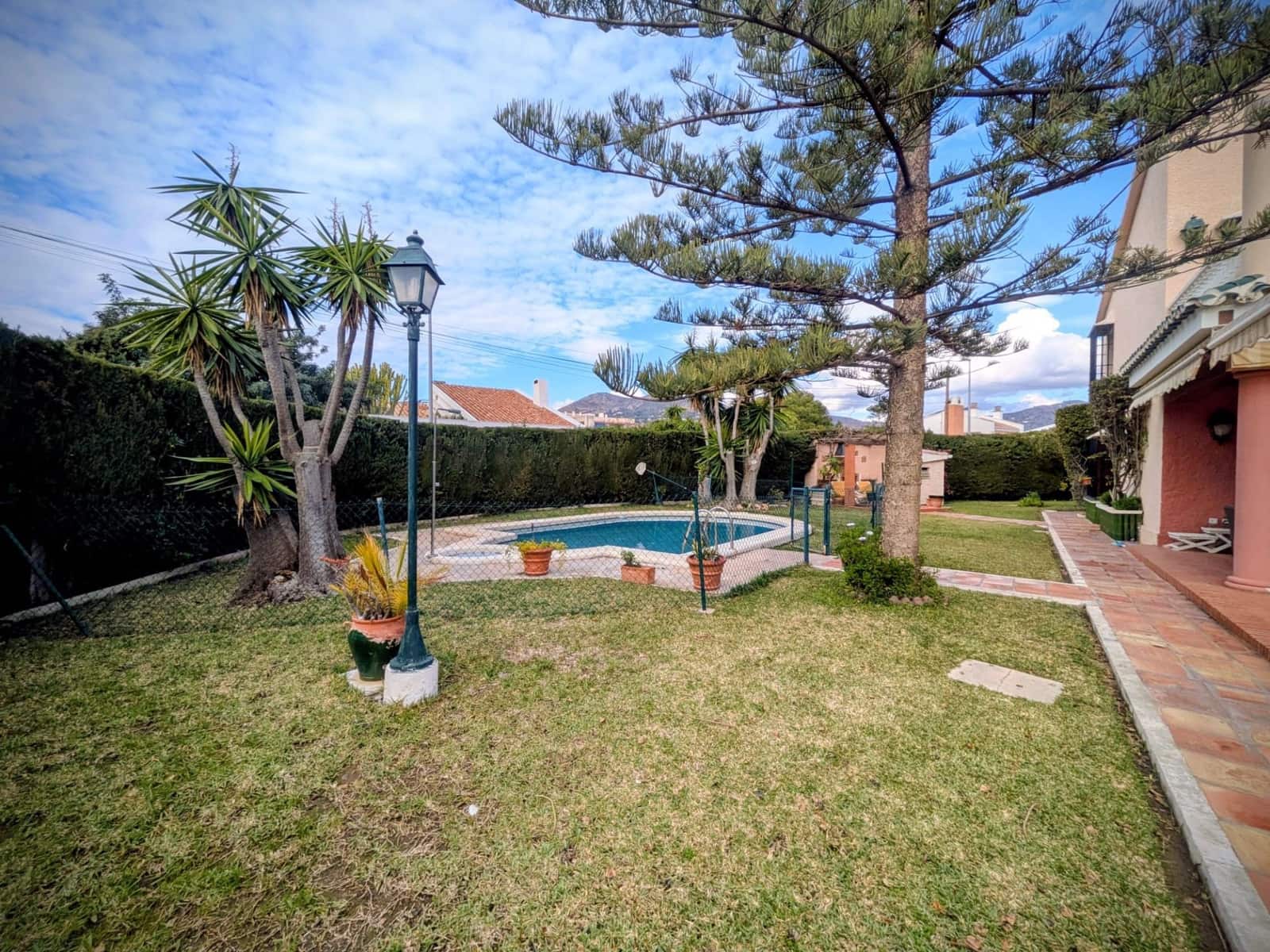 7 soverom Villa til salgs i Malaga by med svømmebasseng garasje - € 1 700 000 (Ref: 9543053)