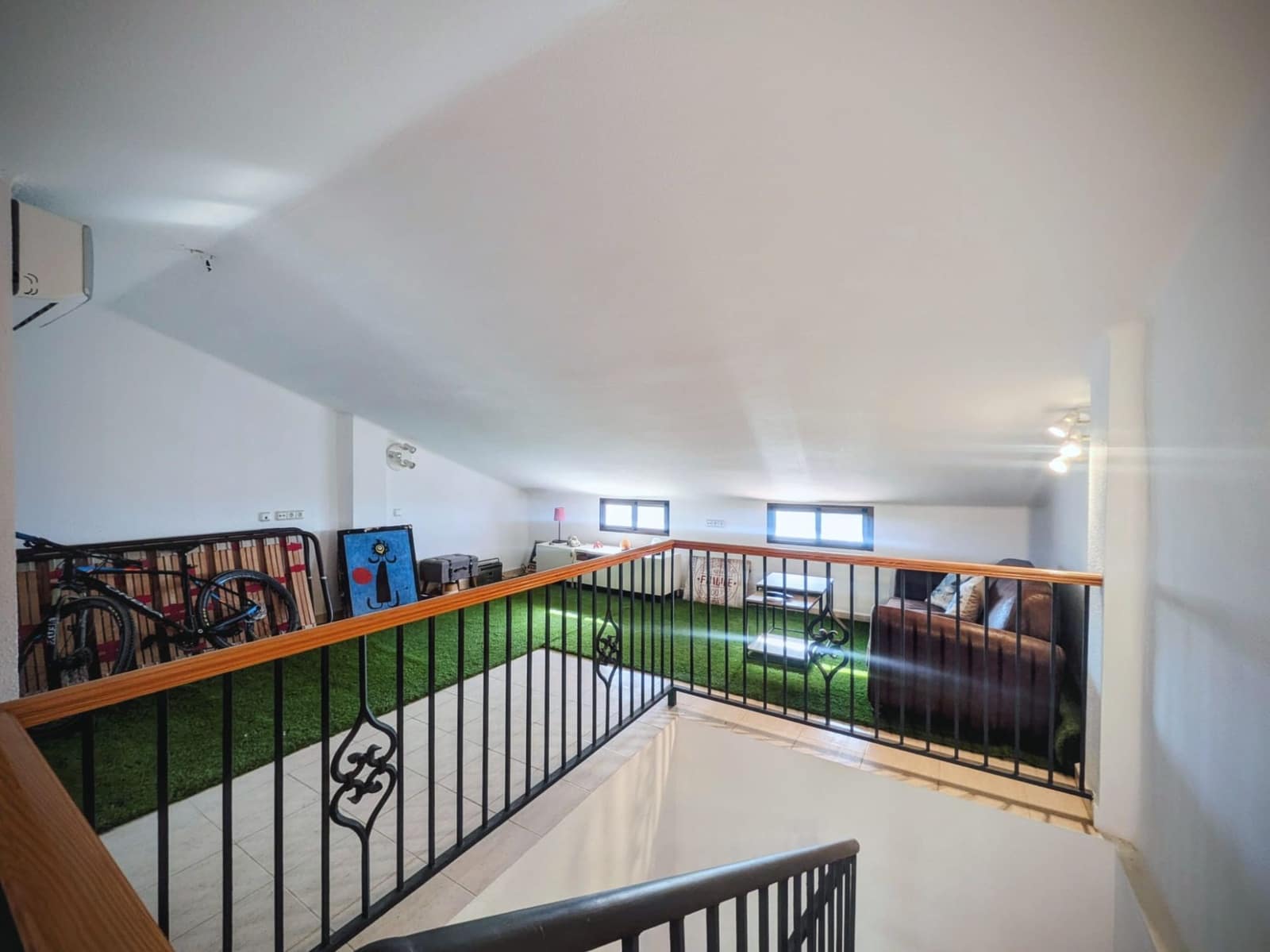 3 soveværelse Semi-Rækkehus til salg i Malaga by med swimmingpool garage - € 575.000 (Ref: 9543054)