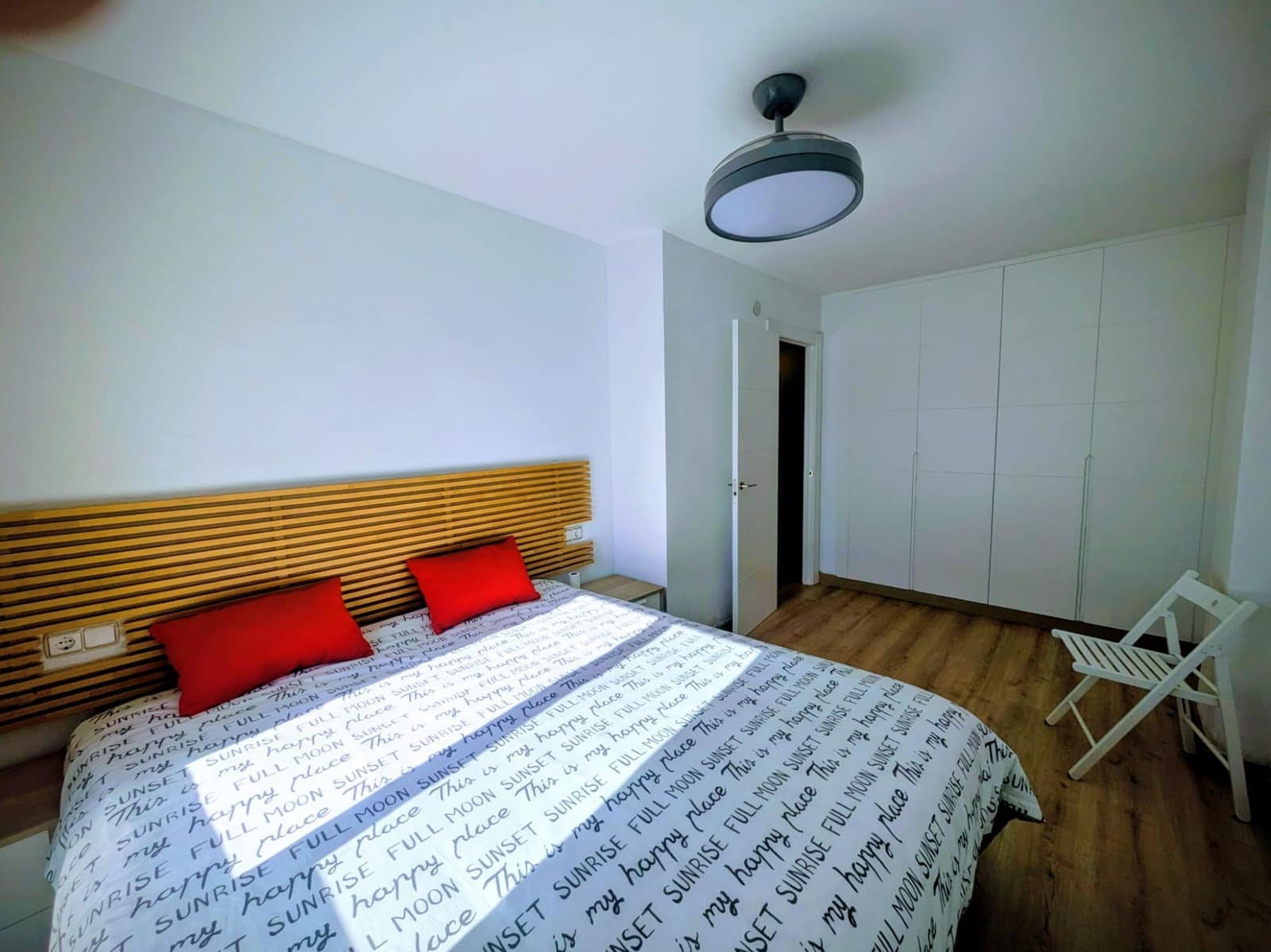 3 soveværelse Semi-Rækkehus til salg i Malaga by med swimmingpool garage - € 575.000 (Ref: 9543054)