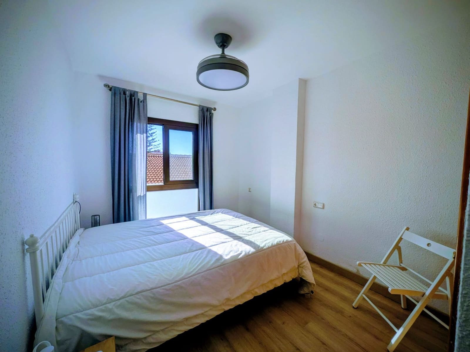 3 soveværelse Semi-Rækkehus til salg i Malaga by med swimmingpool garage - € 575.000 (Ref: 9543054)