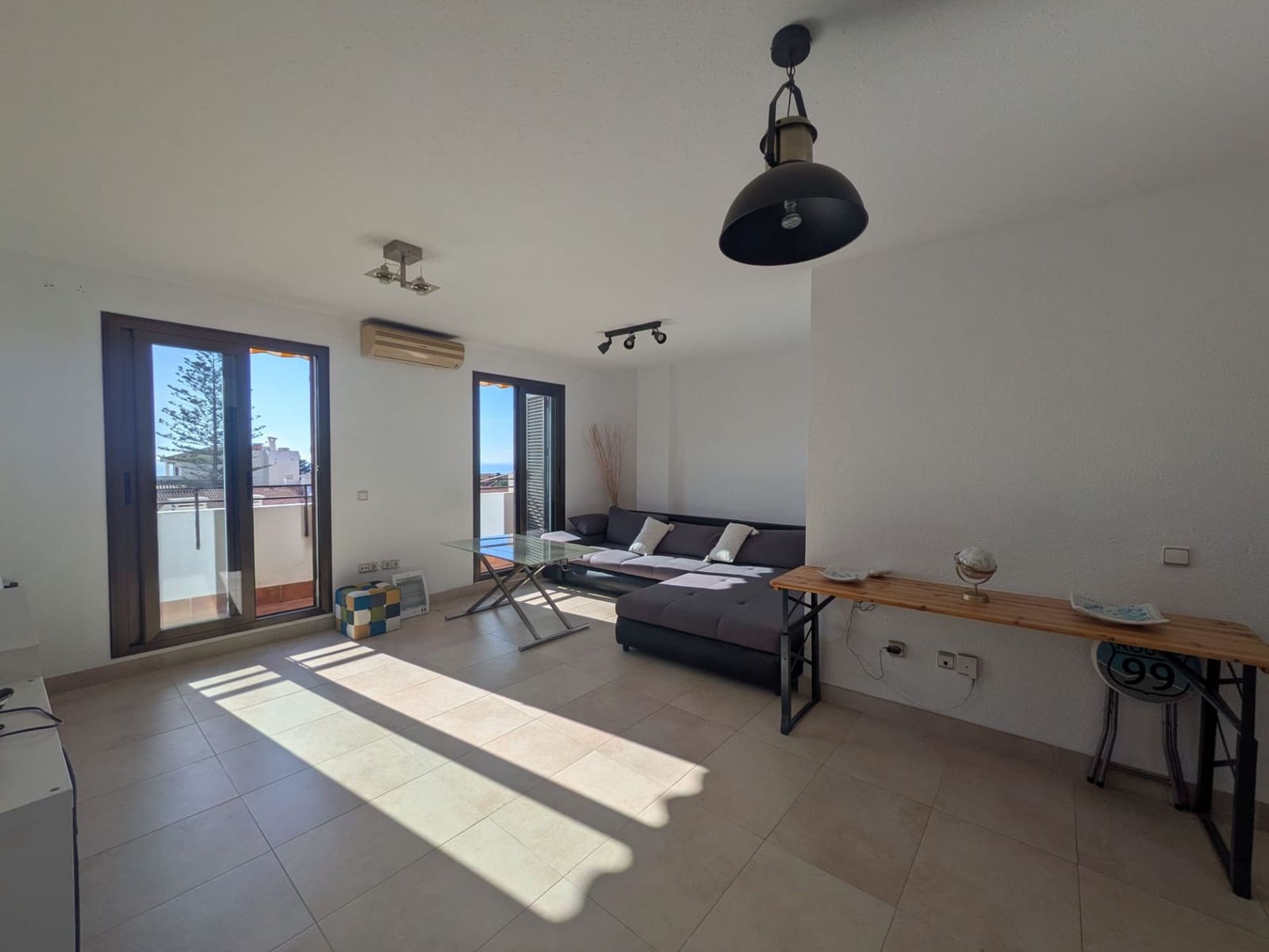 3 soveværelse Semi-Rækkehus til salg i Malaga by med swimmingpool garage - € 575.000 (Ref: 9543054)