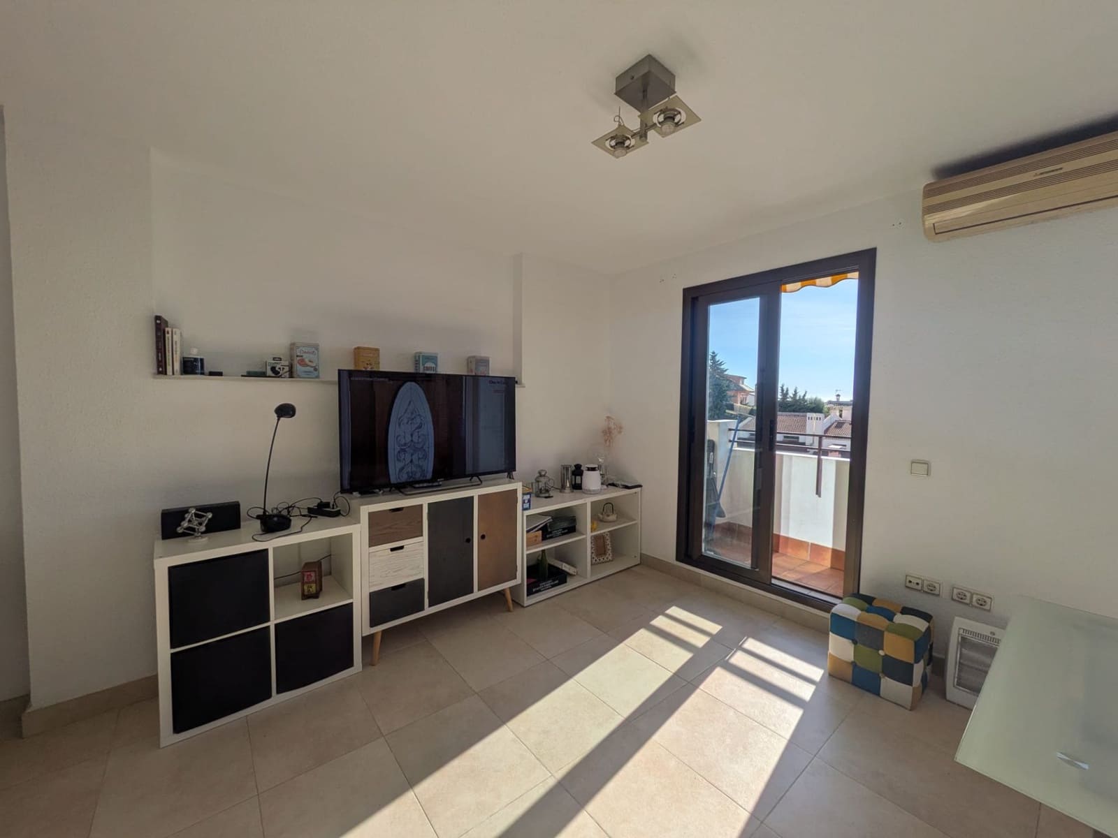 3 soveværelse Semi-Rækkehus til salg i Malaga by med swimmingpool garage - € 575.000 (Ref: 9543054)