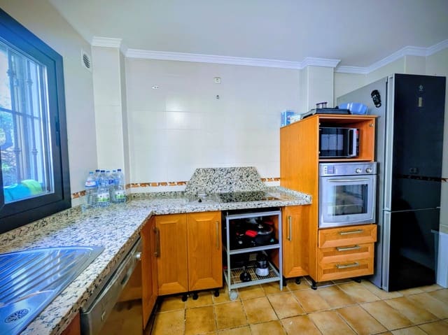 3 soveværelse Semi-Rækkehus til salg i Cerrado de Calderon, Málaga by med swimmingpool garage - € 575.000 (Ref: 9543054)
