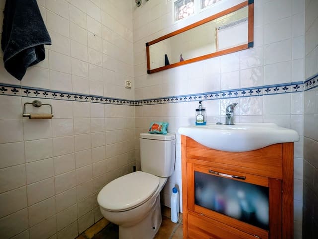 3 soveværelse Semi-Rækkehus til salg i Cerrado de Calderon, Málaga by med swimmingpool garage - € 575.000 (Ref: 9543054)