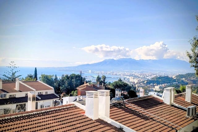 3 bedroom Semi-detached Villa for sale in Cerrado de Calderon, Málaga city with pool garage - € 575,000 (Ref: 9543054)