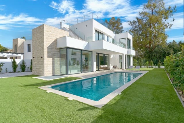 5 makuuhuone Huvila myytävänä paikassa Atalaya-Isdabe, Estepona mukana uima-altaan 
autotalli - 1 950 000 € (Ref: 9651233)