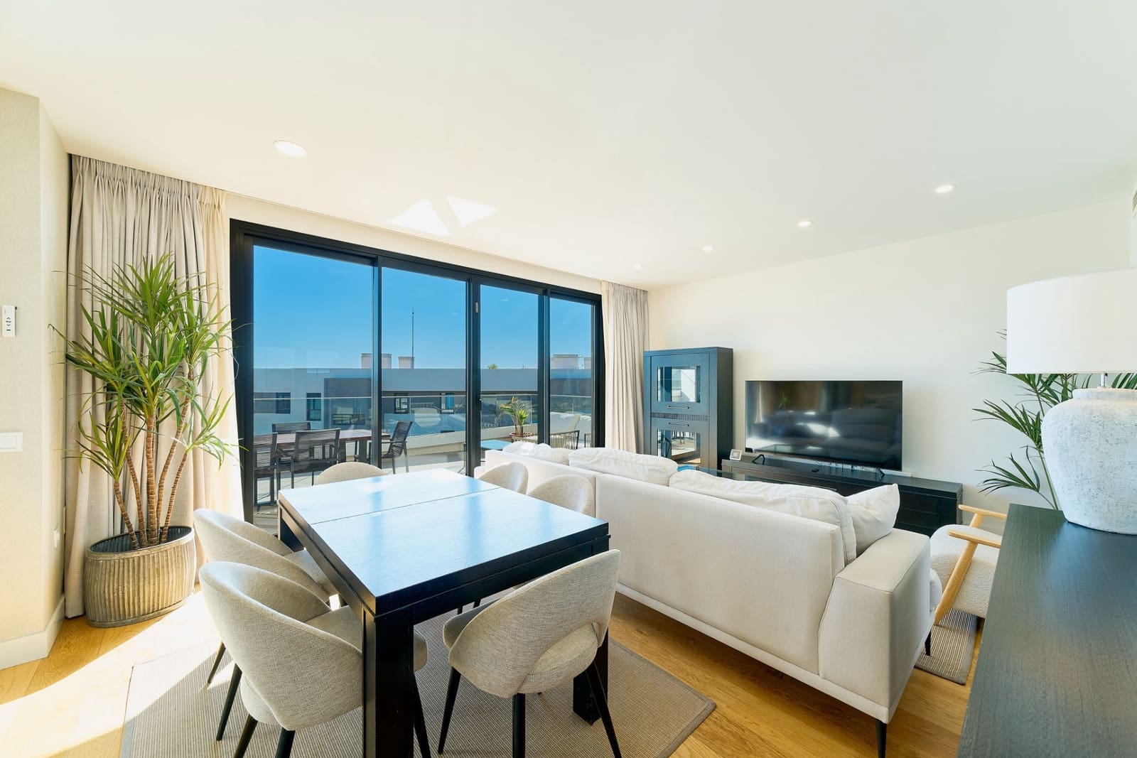 4 soverom Penthouse til salgs i Malaga by med svømmebasseng garasje - € 990 000 (Ref: 9721090)