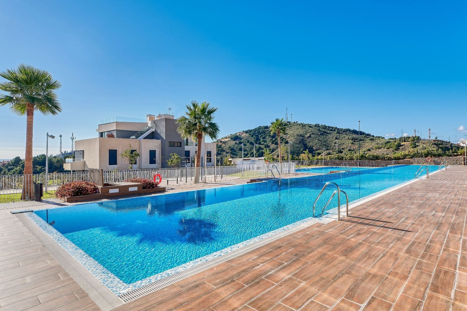 4 soverom Penthouse til salgs i Malaga by med svømmebasseng garasje - € 990 000 (Ref: 9721090)