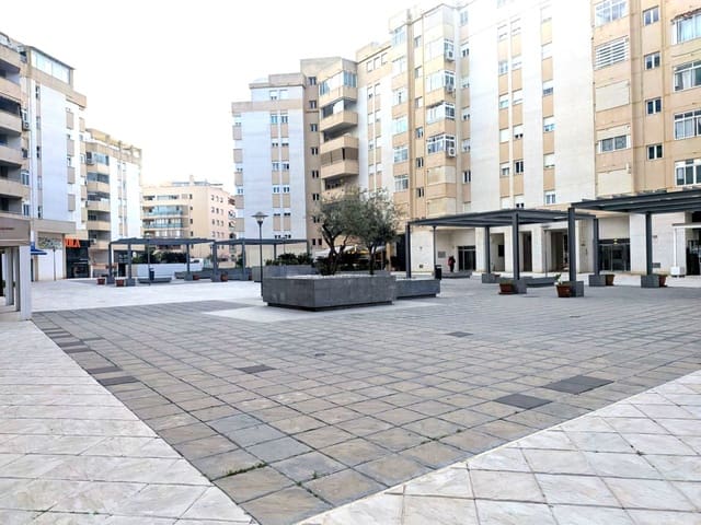 Commercieel te koop in Málaga stad - € 412.000 (Ref: 9783004)