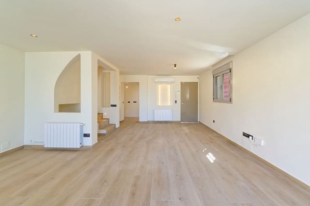 3 slaapkamer Halfvrijstaande villa te koop in Cerrado de Calderon, Málaga stad - € 785.000 (Ref: 9833227)