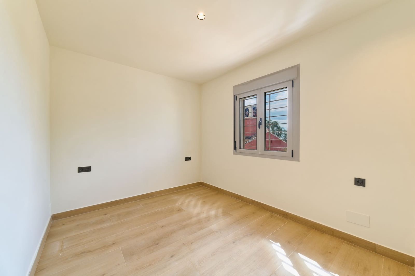 3 slaapkamer Halfvrijstaande villa te koop in Malaga stad - € 785.000 (Ref: 9833227)